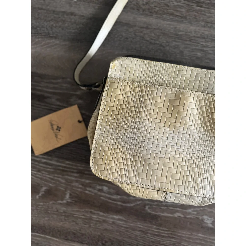 Patricia Nash Cream Crossbody Bag Color: Rattan Real Leather STYLE: P457323 - Picture 4 of 13